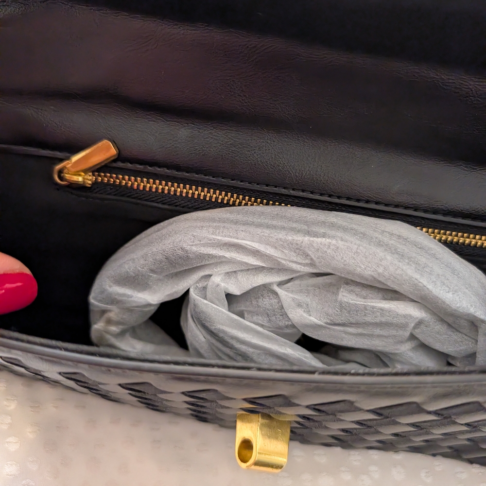Bottega'esque Black Woven Clutch/Crossbody - A Bottega Wannabe- Brand New - Picture 3 of 3